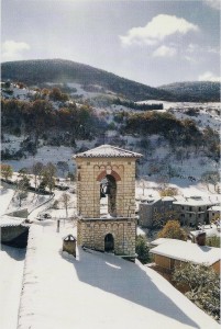 Il campanile di Vallemare innevato by Fabrizio Catanzariti