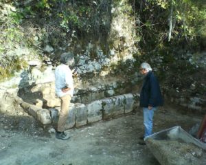 Lavori di recupero realizzati nel 2008 per riportare alla luce la vecchia struttura di una delle fonti di Vallemare comunemente chiamata "Fonte Vecchia"
